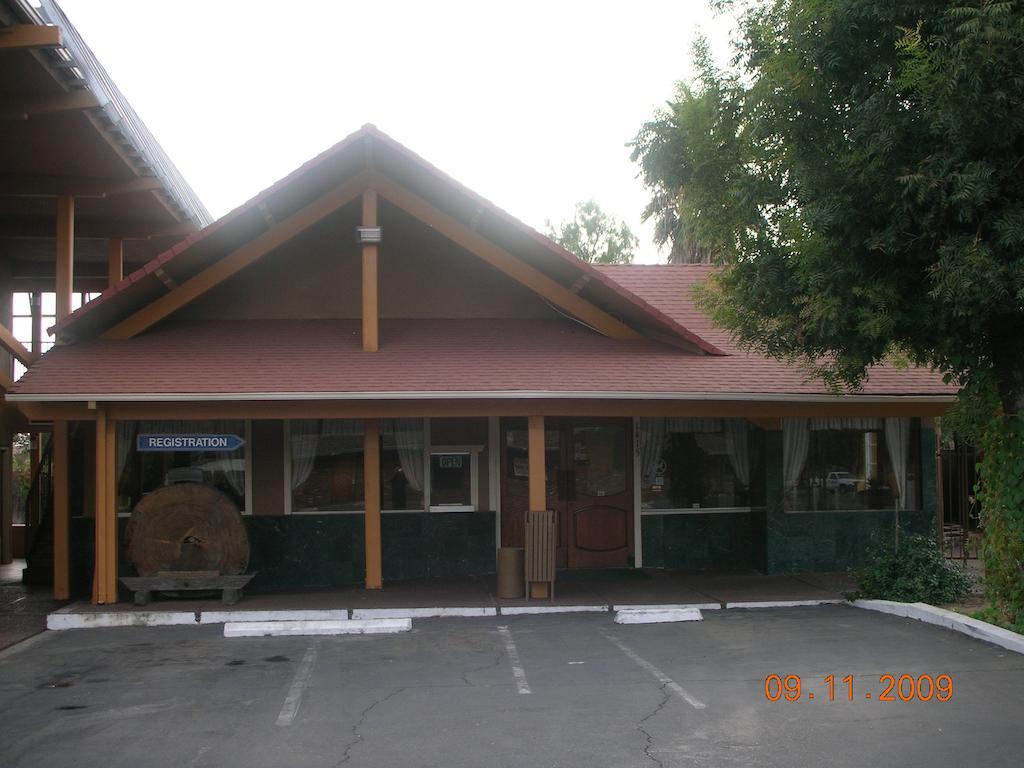 Parkside Inn Fresno Extérieur photo